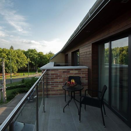 Almásy Apartmanház Gyula Exterior foto