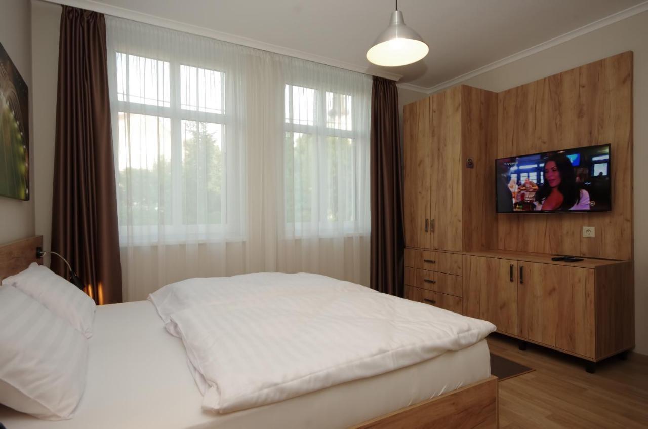 Almásy Apartmanház Gyula Exterior foto