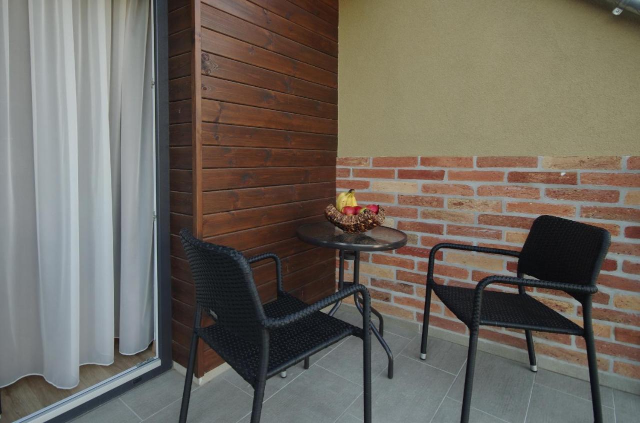 Almásy Apartmanház Gyula Exterior foto