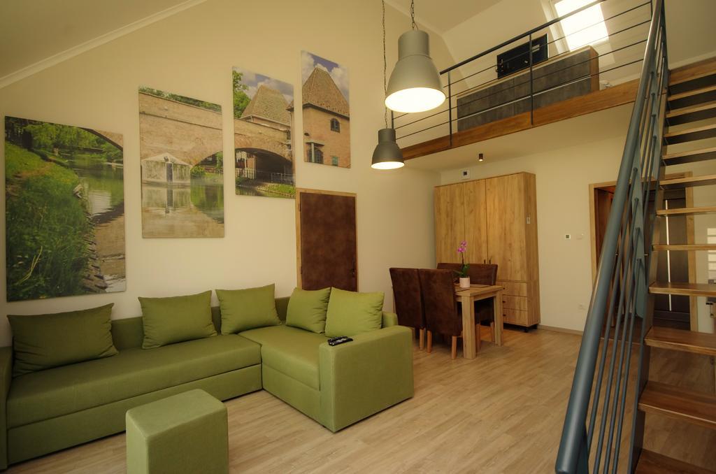 Almásy Apartmanház Gyula Exterior foto
