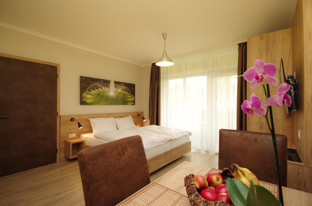 Almásy Apartmanház Gyula Exterior foto