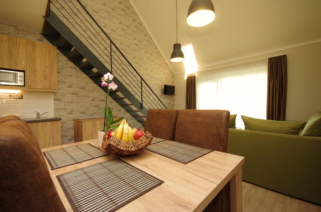 Almásy Apartmanház Gyula Exterior foto